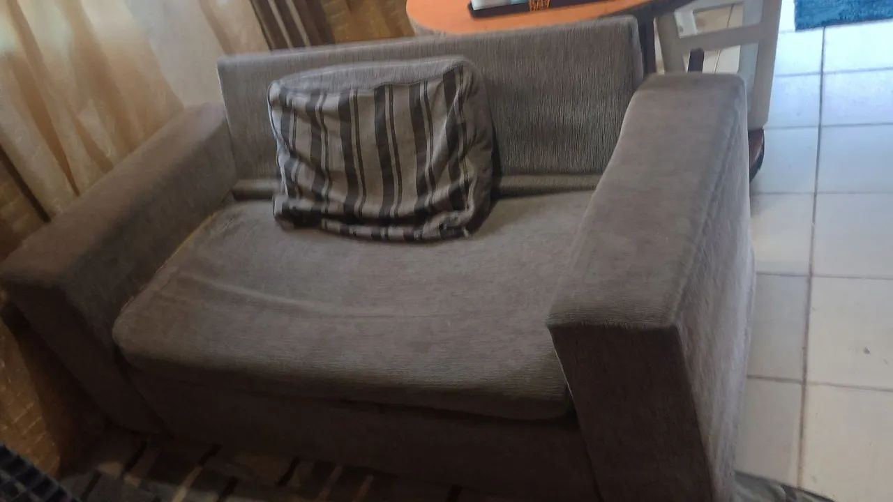 Sofá bem conservado 