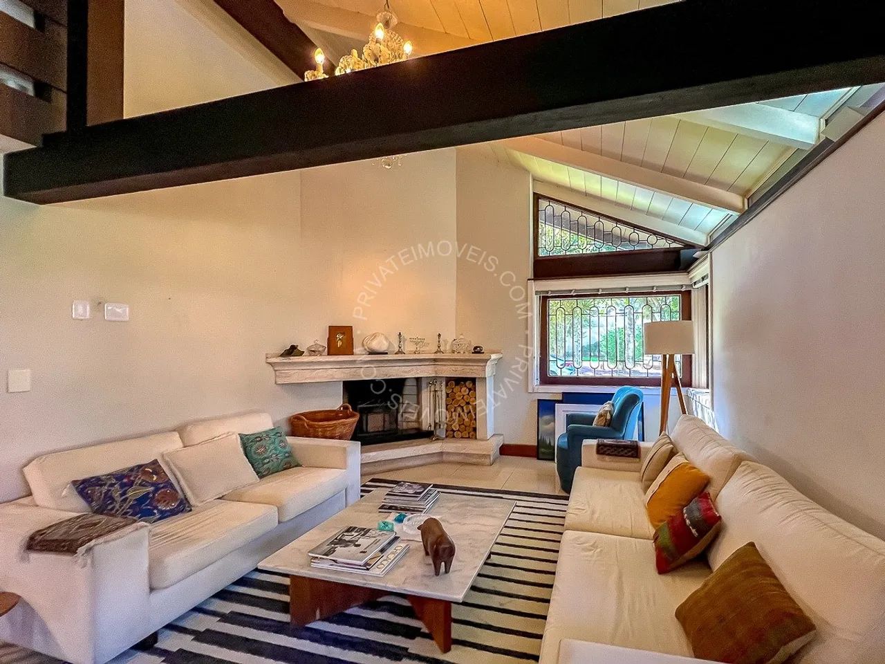 Casa em Condomínio mobiliada para alugar no Petrópolis com 6 quartos (4 suítes)