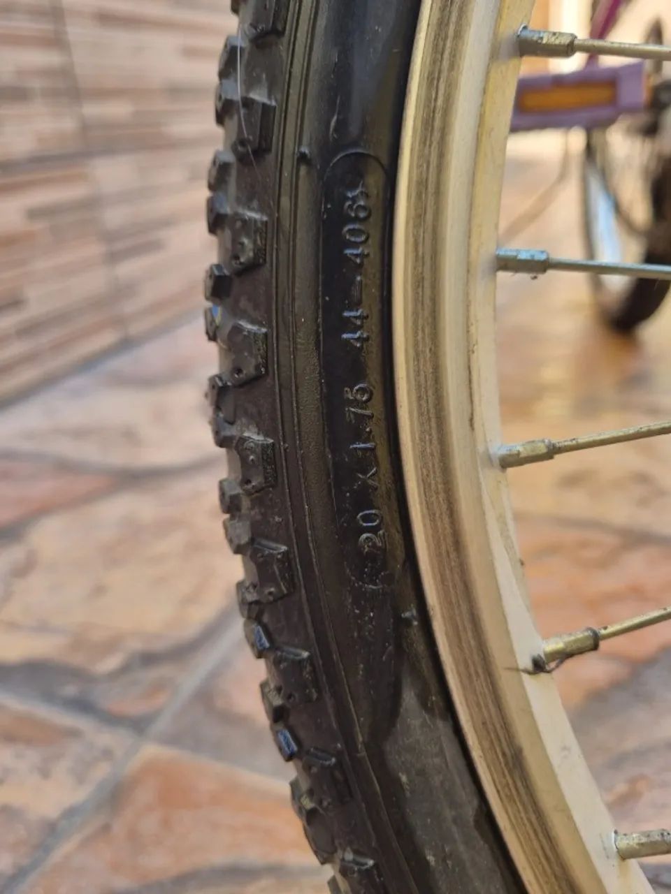 Bicicleta infantil aro 20 - Foto 4