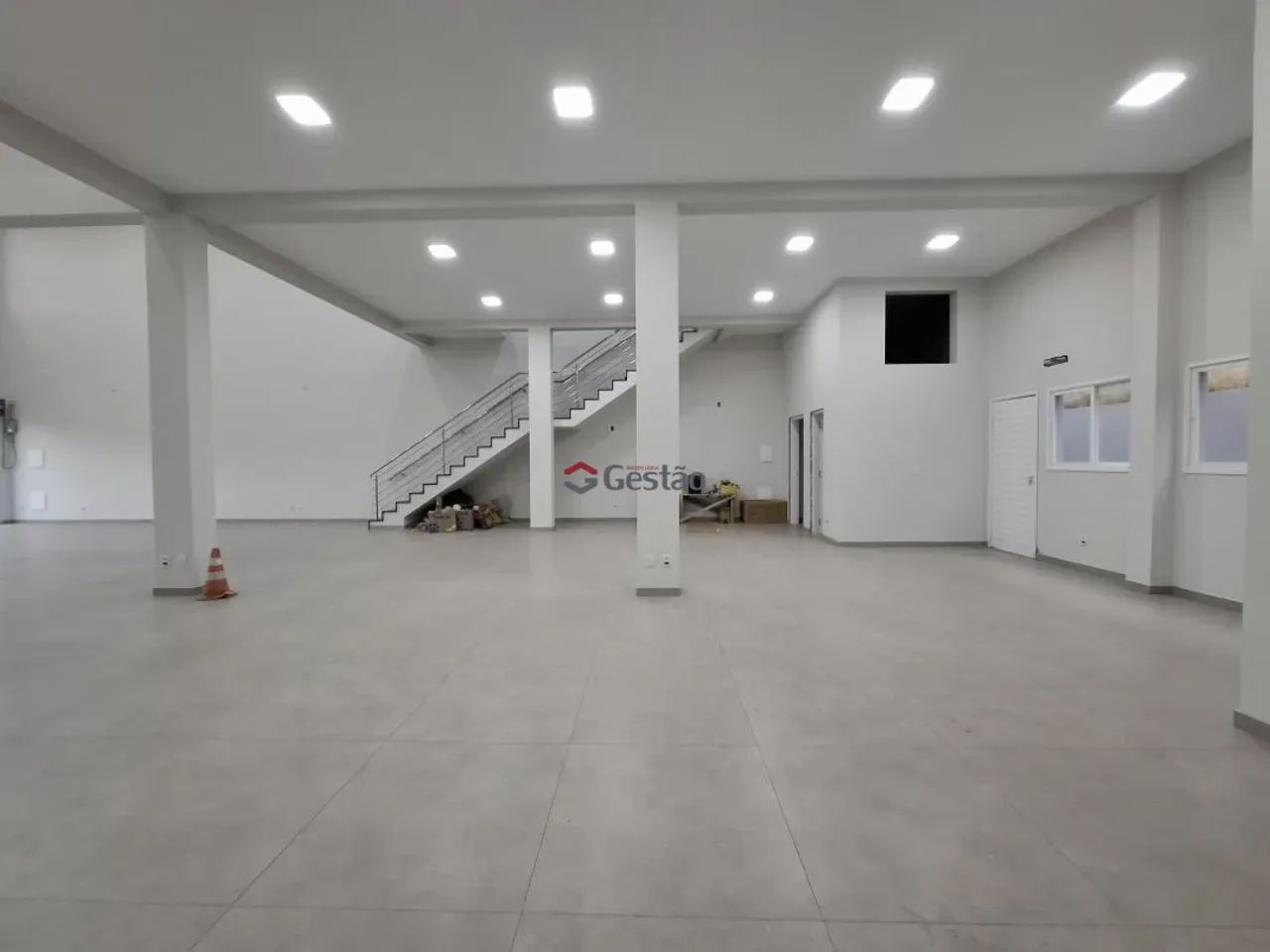 Excelente Loja Nova com mezanino Bairro Moinhos REF: C2021 - Foto 7