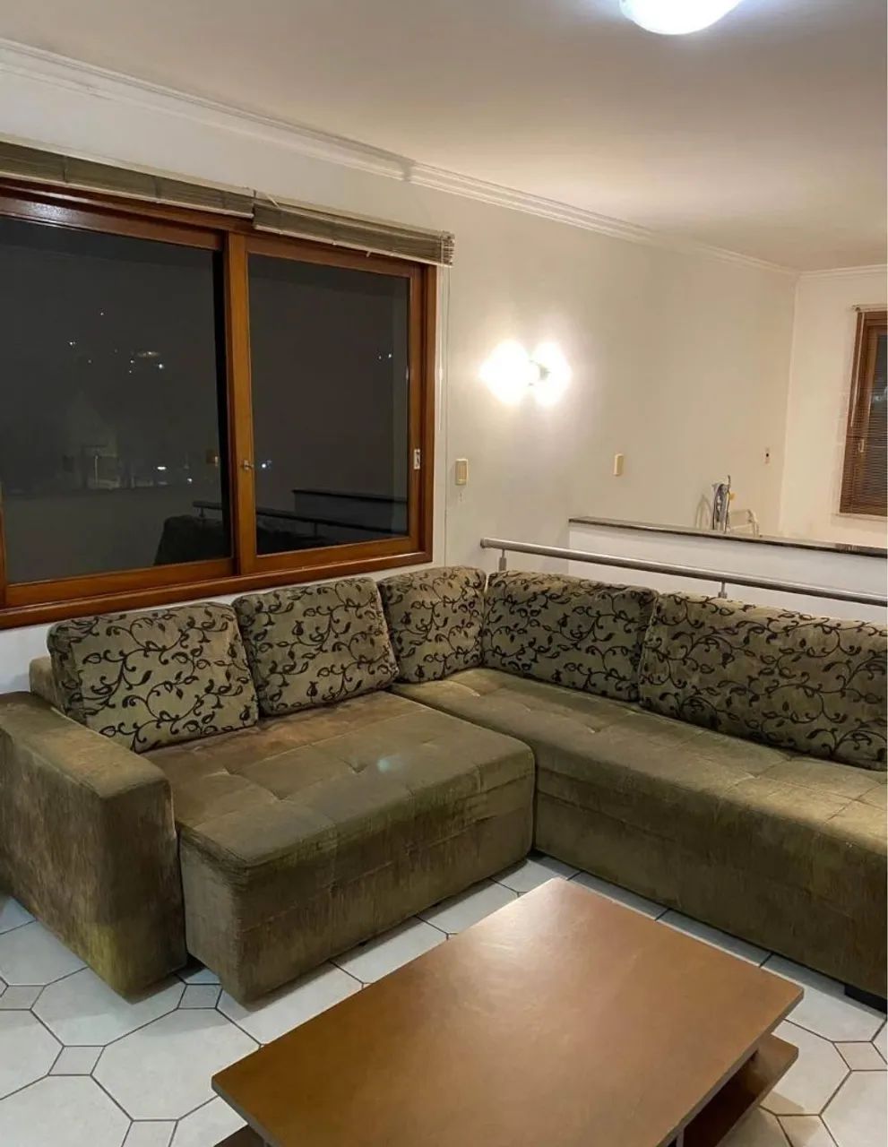 Barbada pra vender ! Sofá de canto e mesa de centro. 65082467928321124