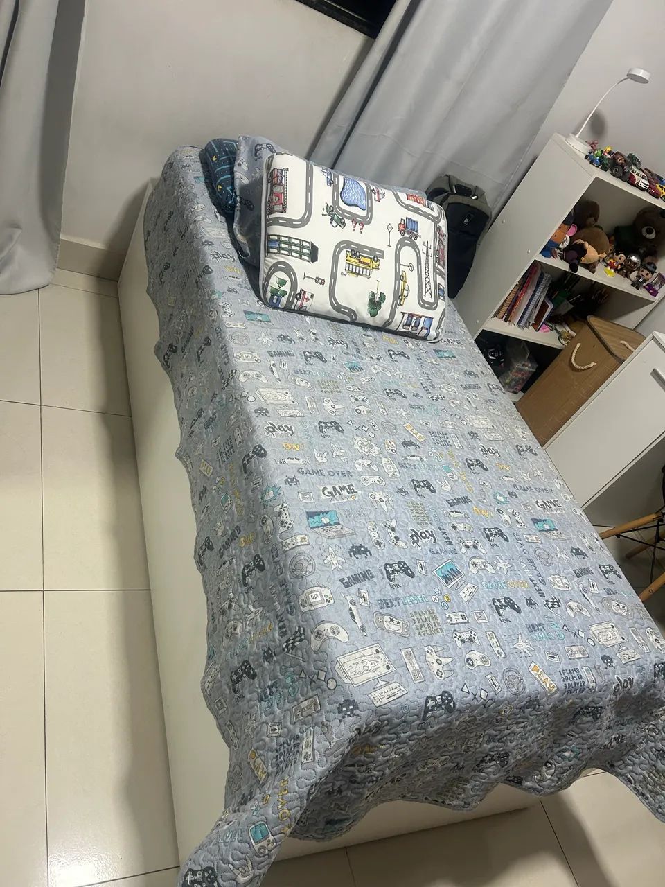 VENDO CAMA PLANEJADA DE MDF COM COLCHÃO DE SOLTEIRO