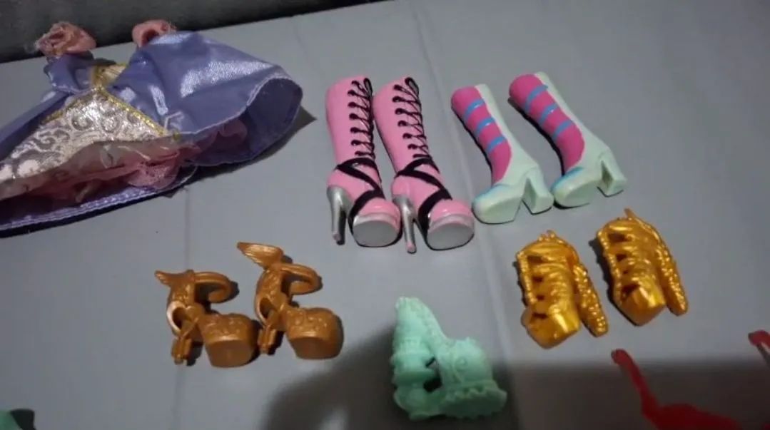 MONSTER HIGH, EVER AFTER HIGH, WINX E BRATZ (kit de roupas, acessórios e sapatos) 
