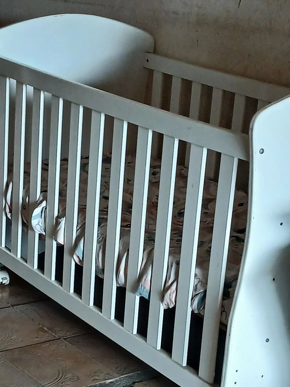 Berço com colchão 