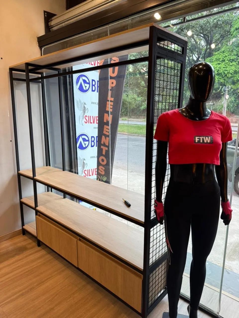 Arara de roupas com prateleiras e Gaveteiro   - Foto 3