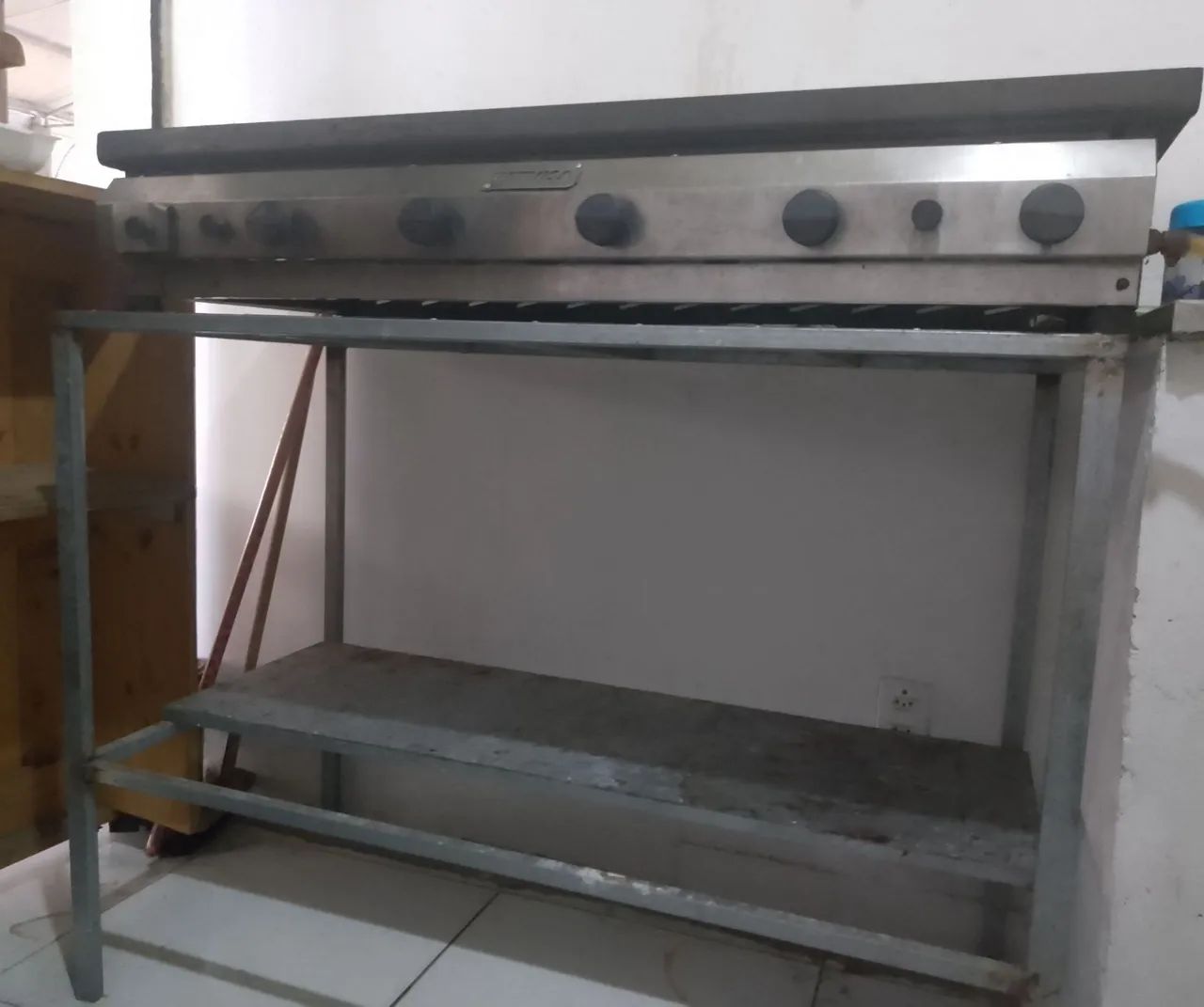Chapa para lanches, 5 bocas. Acompanha mesa de aço. - Foto 3