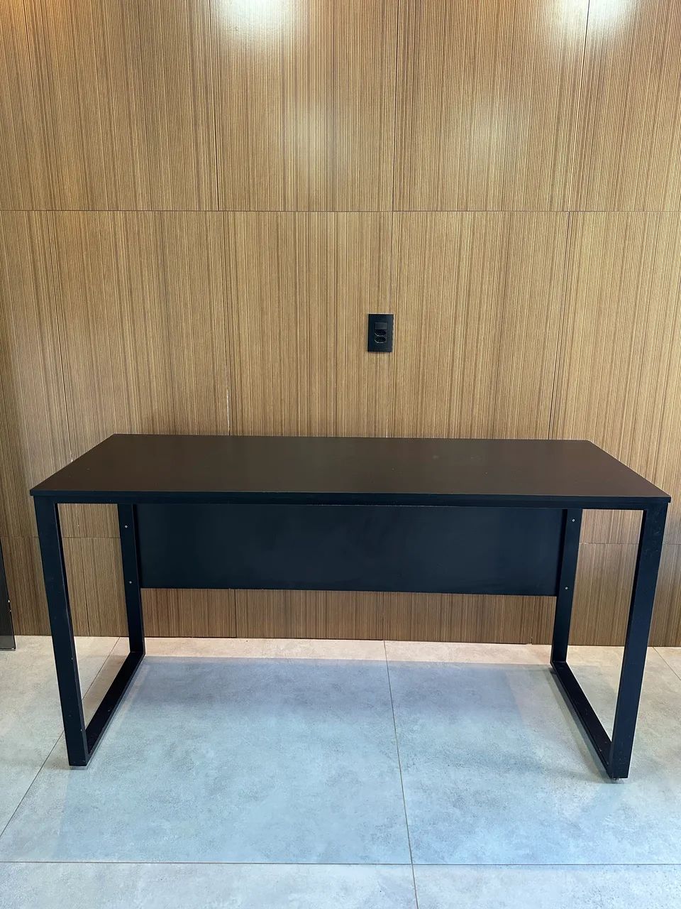 Mesa Escrivaninha Industrial preta 