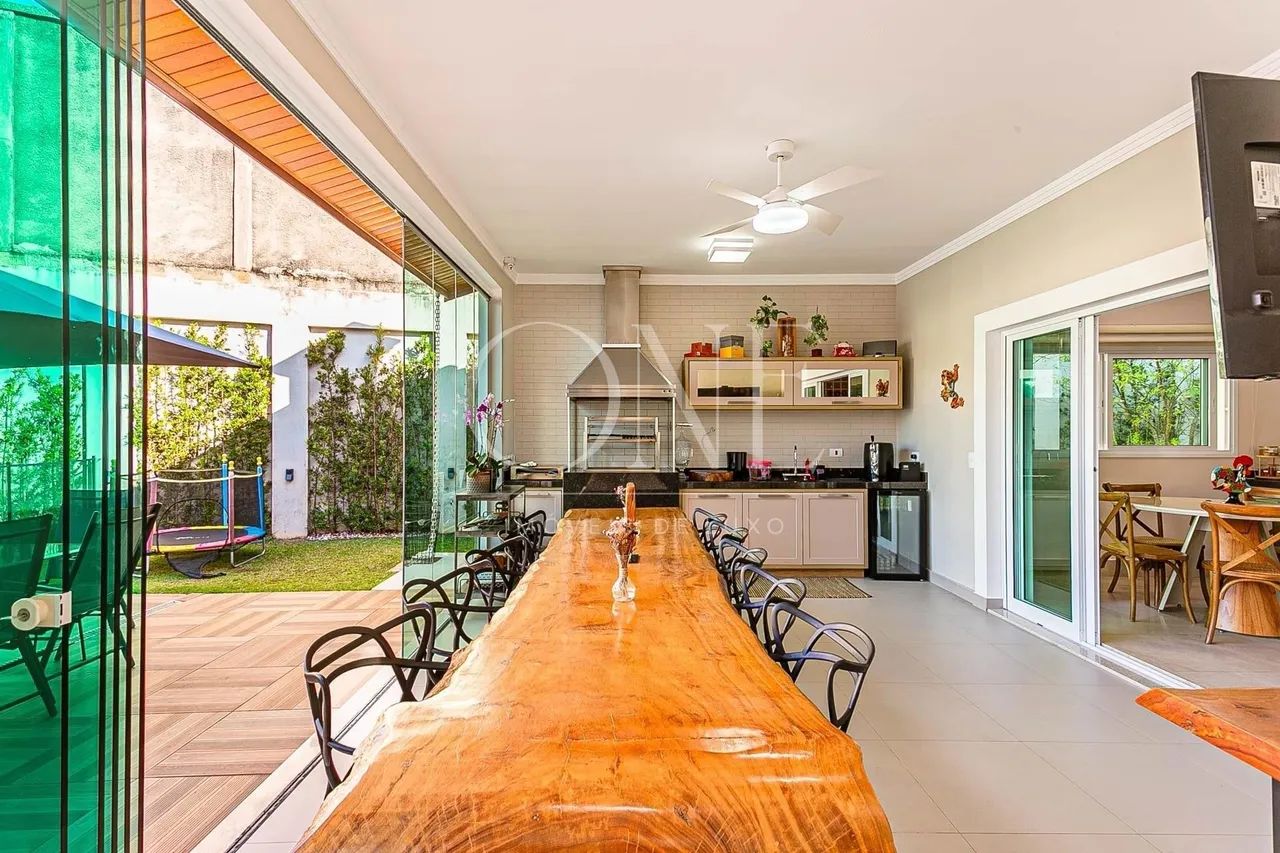 Casa Térrea Sofisticada com 4 Suítes, Piscina com Raia e Área de Lazer Completa - Foto 5