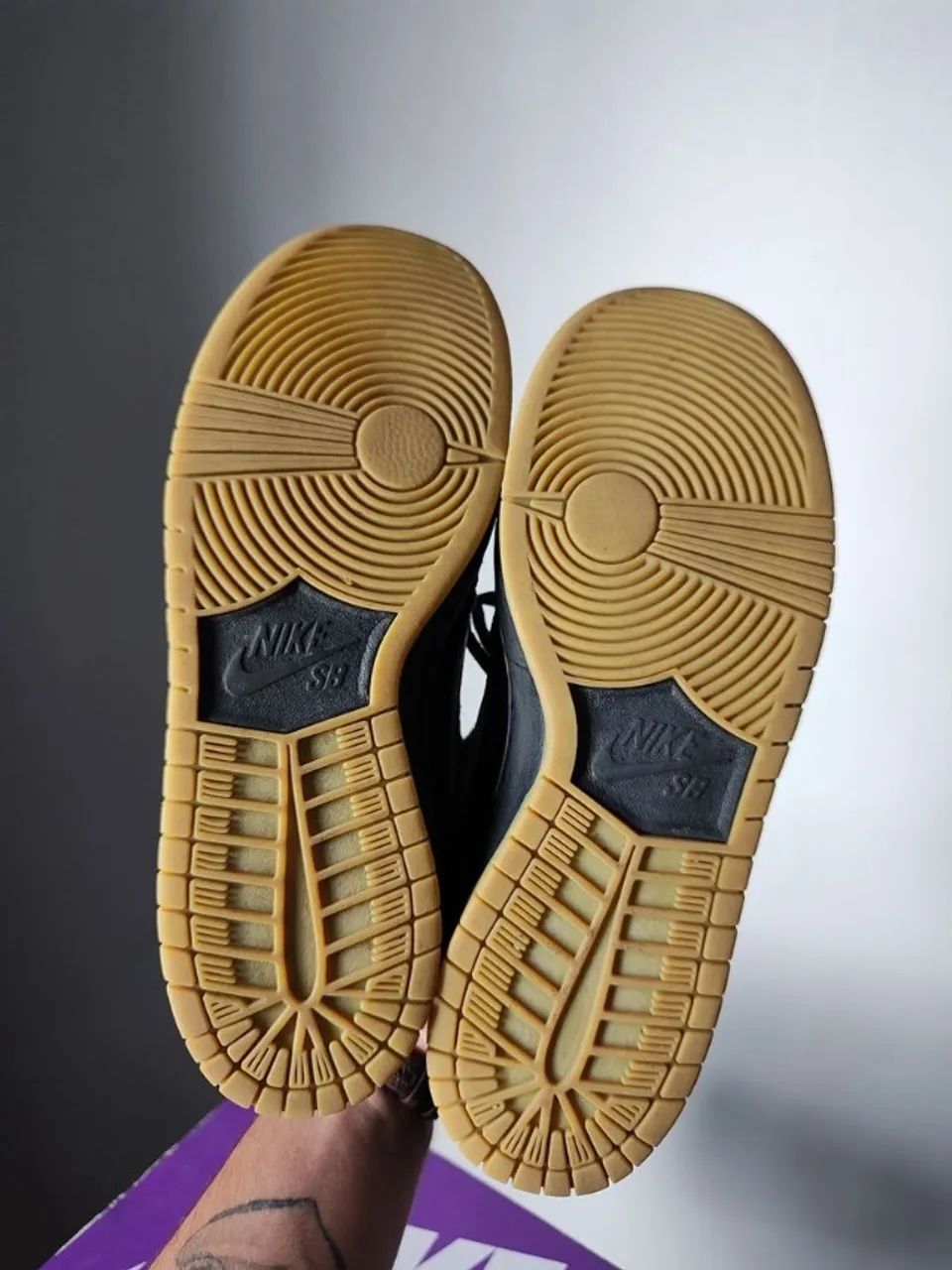 tênis nike dunk low sb preto 40.5 - Foto 3