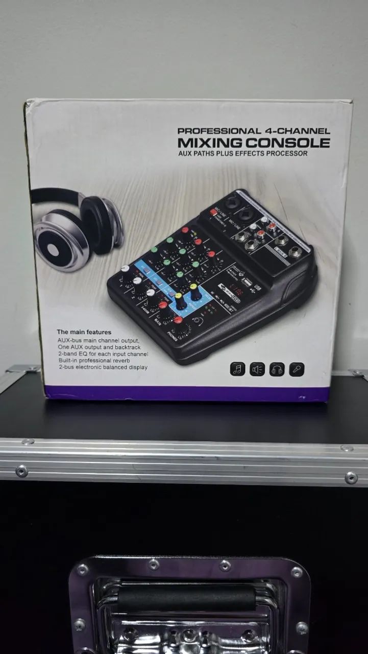 Mesa de Som 4 Canais com Bluetooth e Interface de Áudio Integrada
