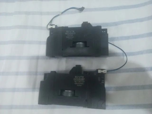 vende-se par de alto falantes de tv lg 43lk5750