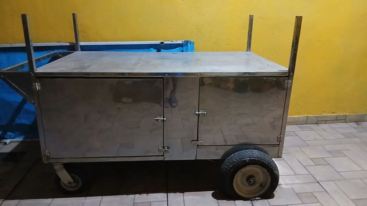 Carrinho ambulante com barraca