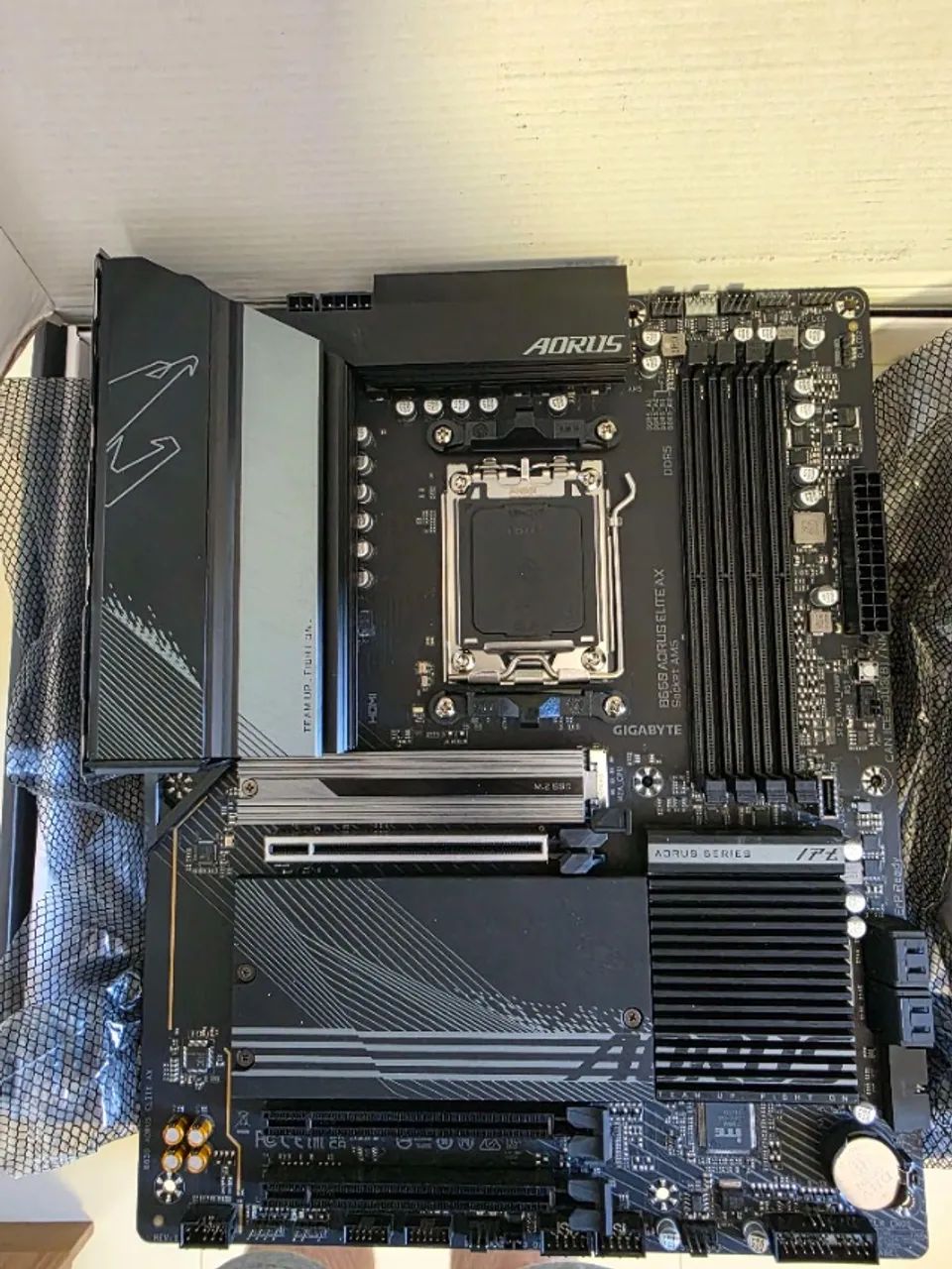 Placa mãe Gigabyte B650 Aorus Elite AX - Foto 3