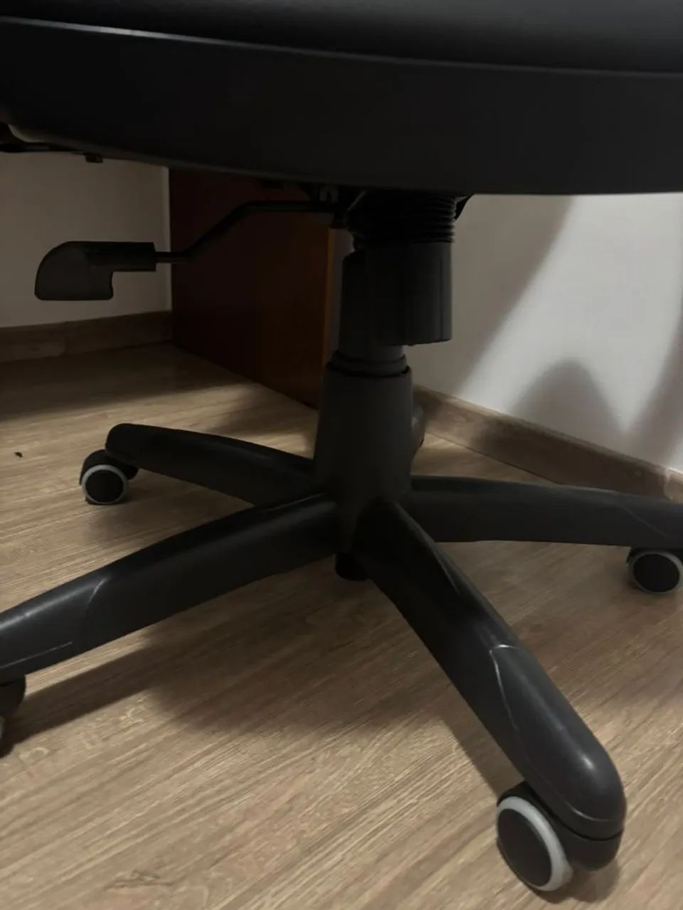 Cadeira escritório ótimo estado - Foto 4