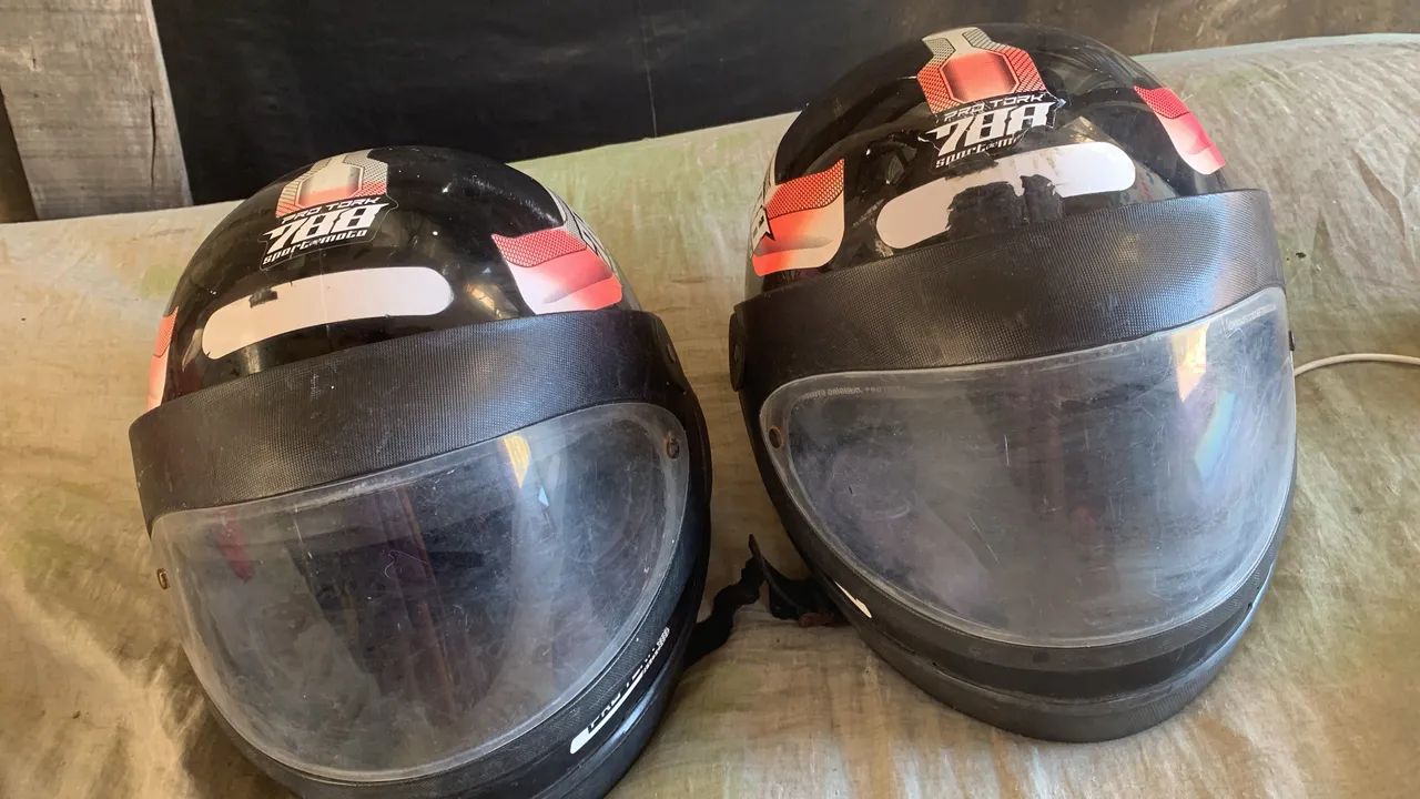 Vendo esses dois capacete 