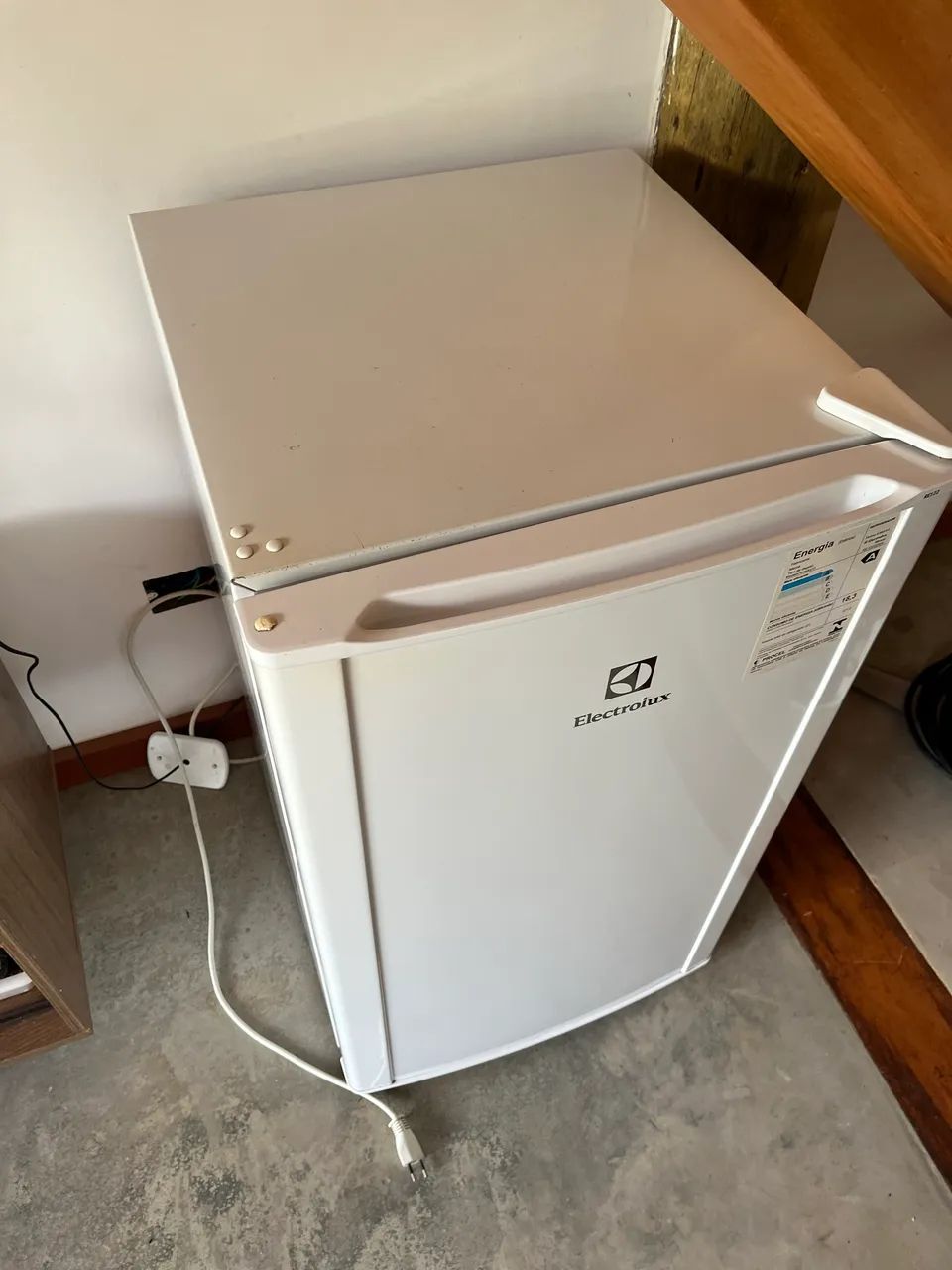 Frigobar Electrolux 220v