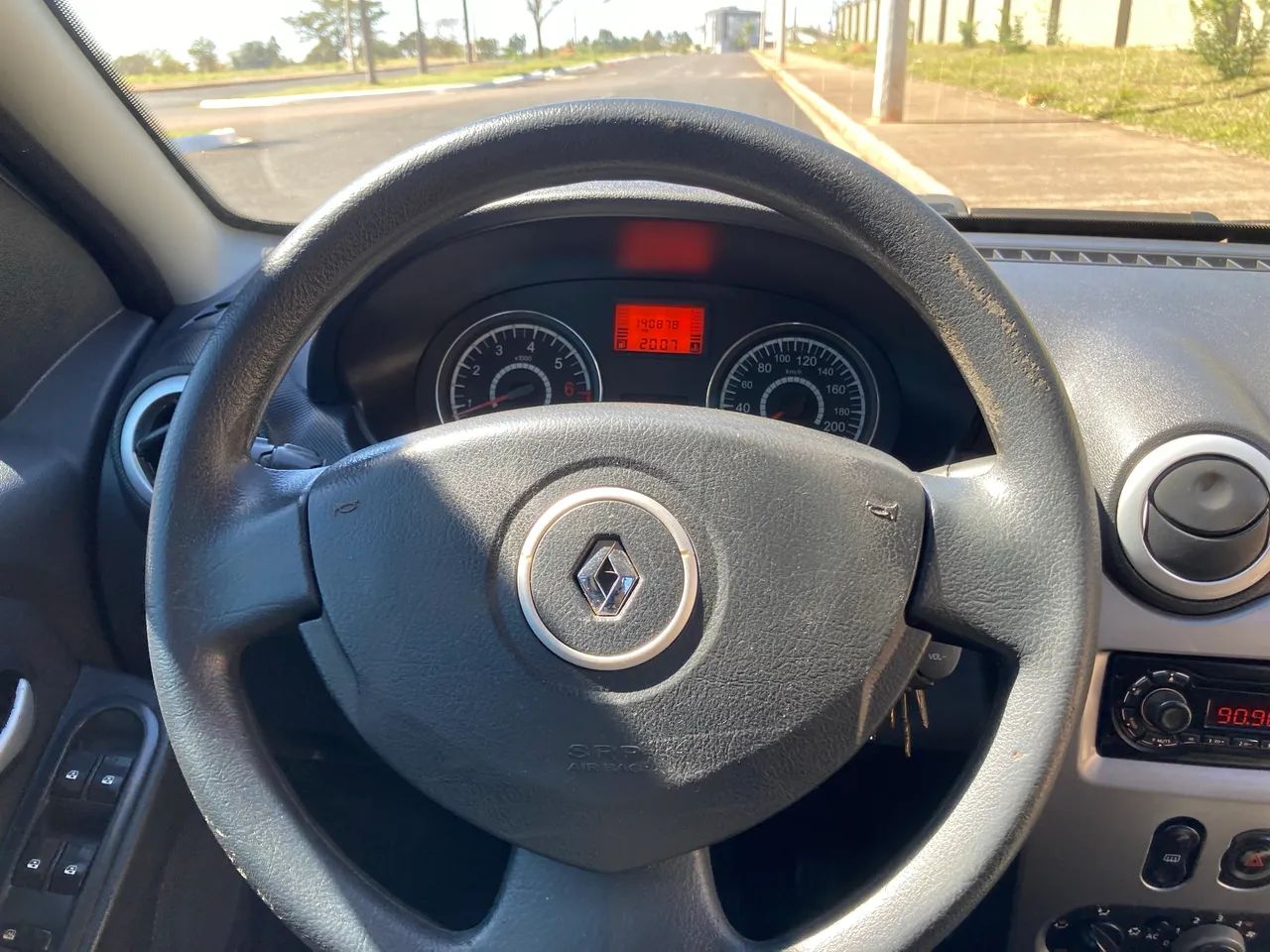 Renault Logan Expression Hi-flex 1.6 8V 4P 2011 - Foto 4
