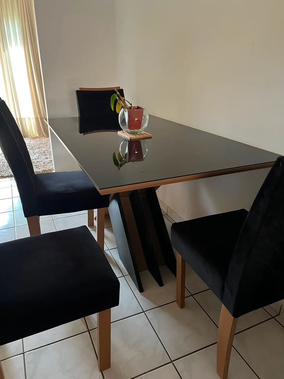 Mesa com 6 cadeiras 