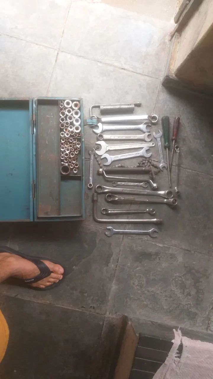 Caixa e ferramentas para mecânicos  - Foto 5