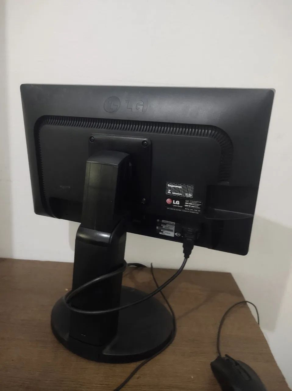 Monitor LG 20 polegadas 1600x900 HDMI e VGA