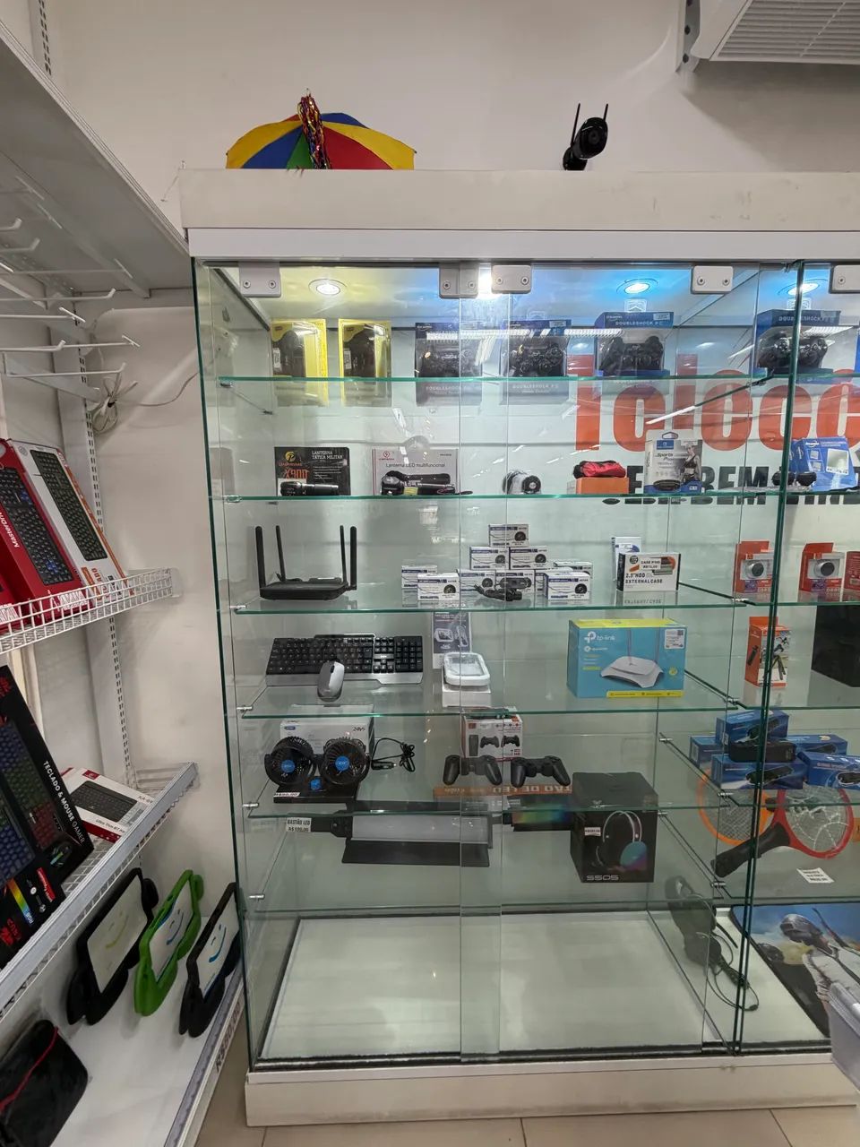 vitrine pra loja de eletrônico 