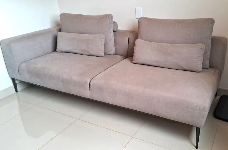 Sofá em Suede Cinza Design Contemporâneo 2 Lugares
