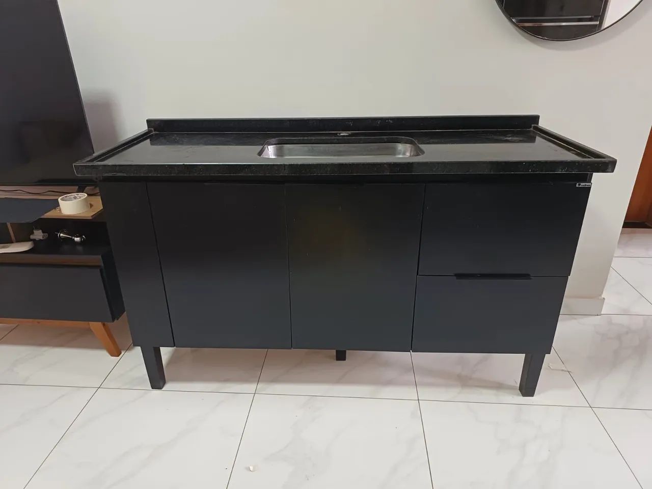 Gabinete de cozinha com pedra de granito