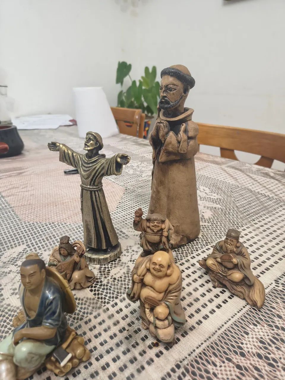 Esculturas são Francisco e chineses  - Foto 4
