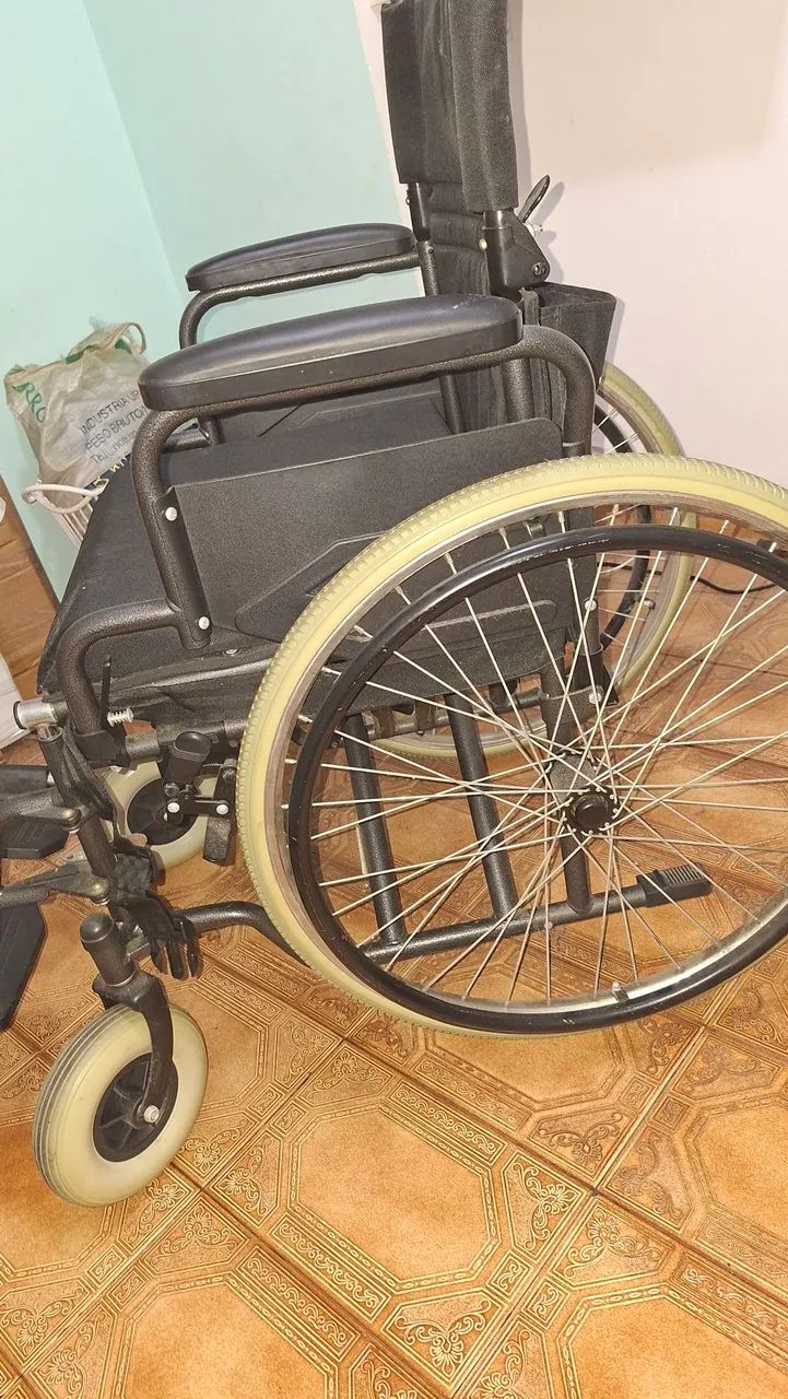 Vendo Cadeira de Rodas  - Foto 3