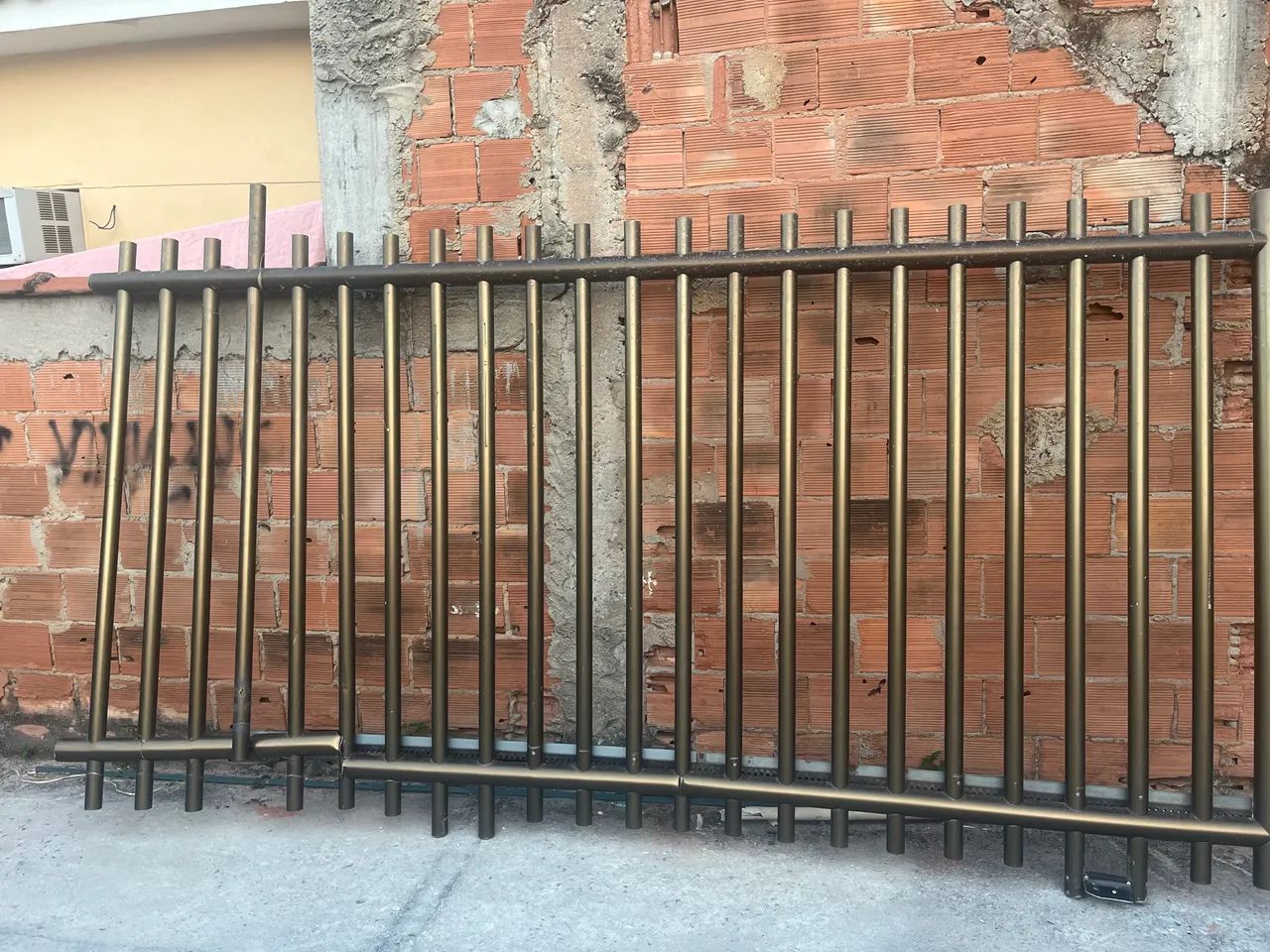 Vendo Portão de garagem