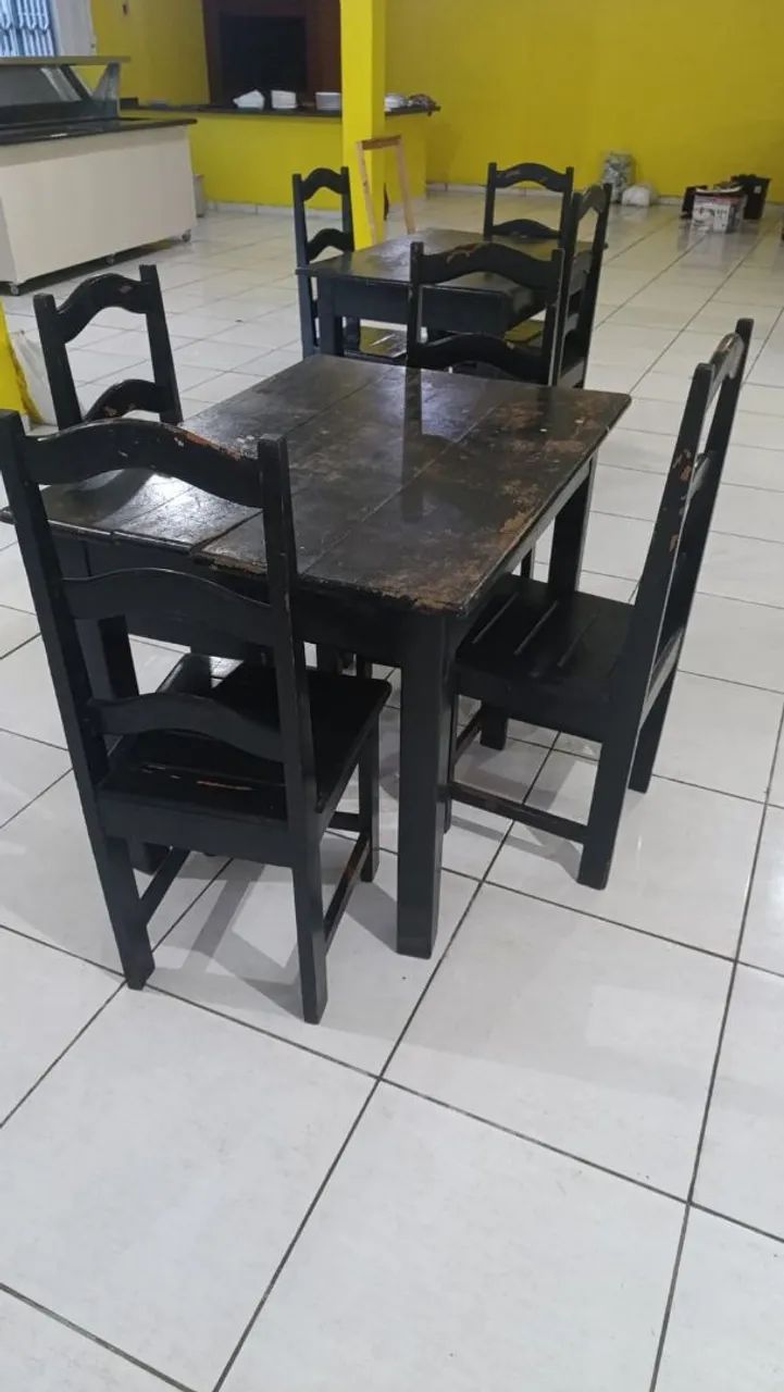 Mesas e cadeiras 