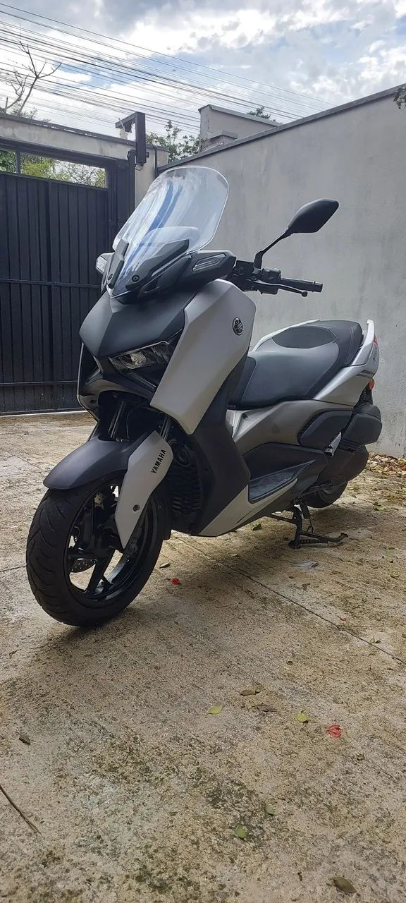 Xmax 250  praticamente nova
