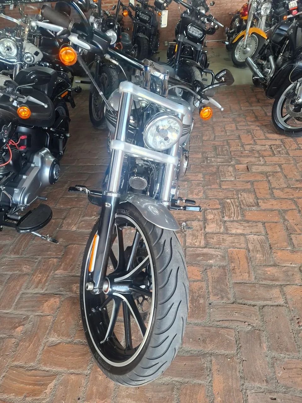 HARLEY DAVIDSON BREAKOUT - Foto 5
