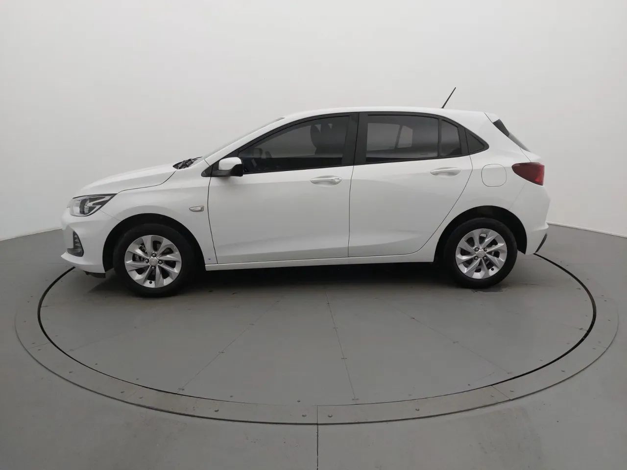 Chevrolet Onix Hatch 1.0 12V Flex Mec. 4P, foto 2 de 18