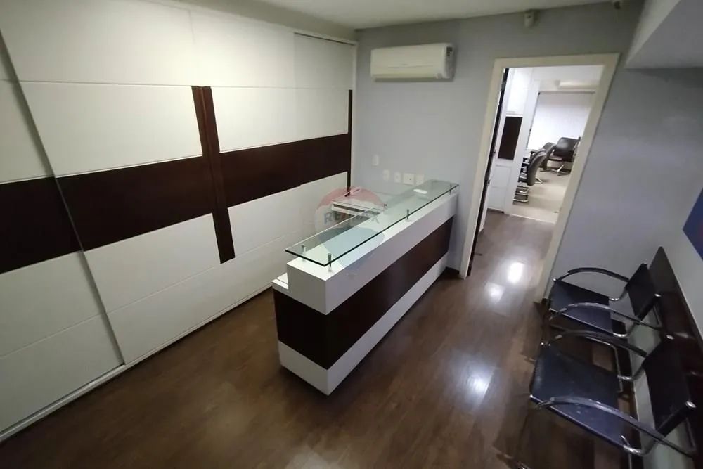 Sala Comercial Semi Mobiliada com aproximadamente 100m², para locação na Praia do Canto.
