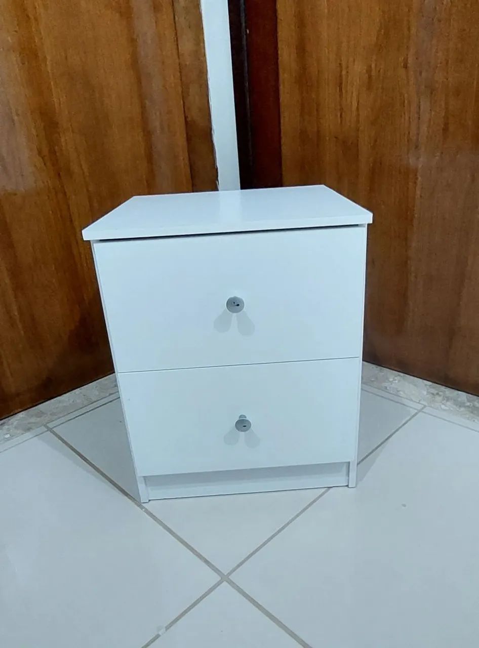 Mesa de cabeceira, criado mudo, mesa lateral