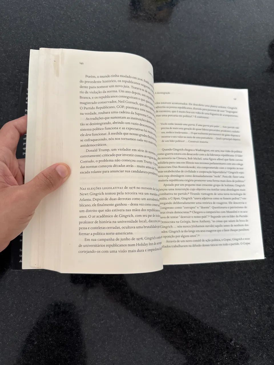 Livro : Como as democracias morrem  - Foto 4