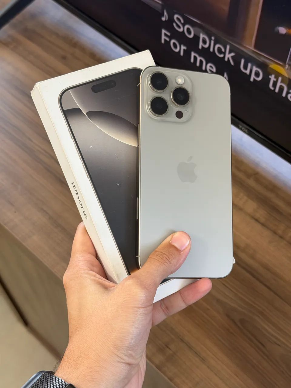 iPhone 16 Pro Max 256 Natural Garantia 6 meses 