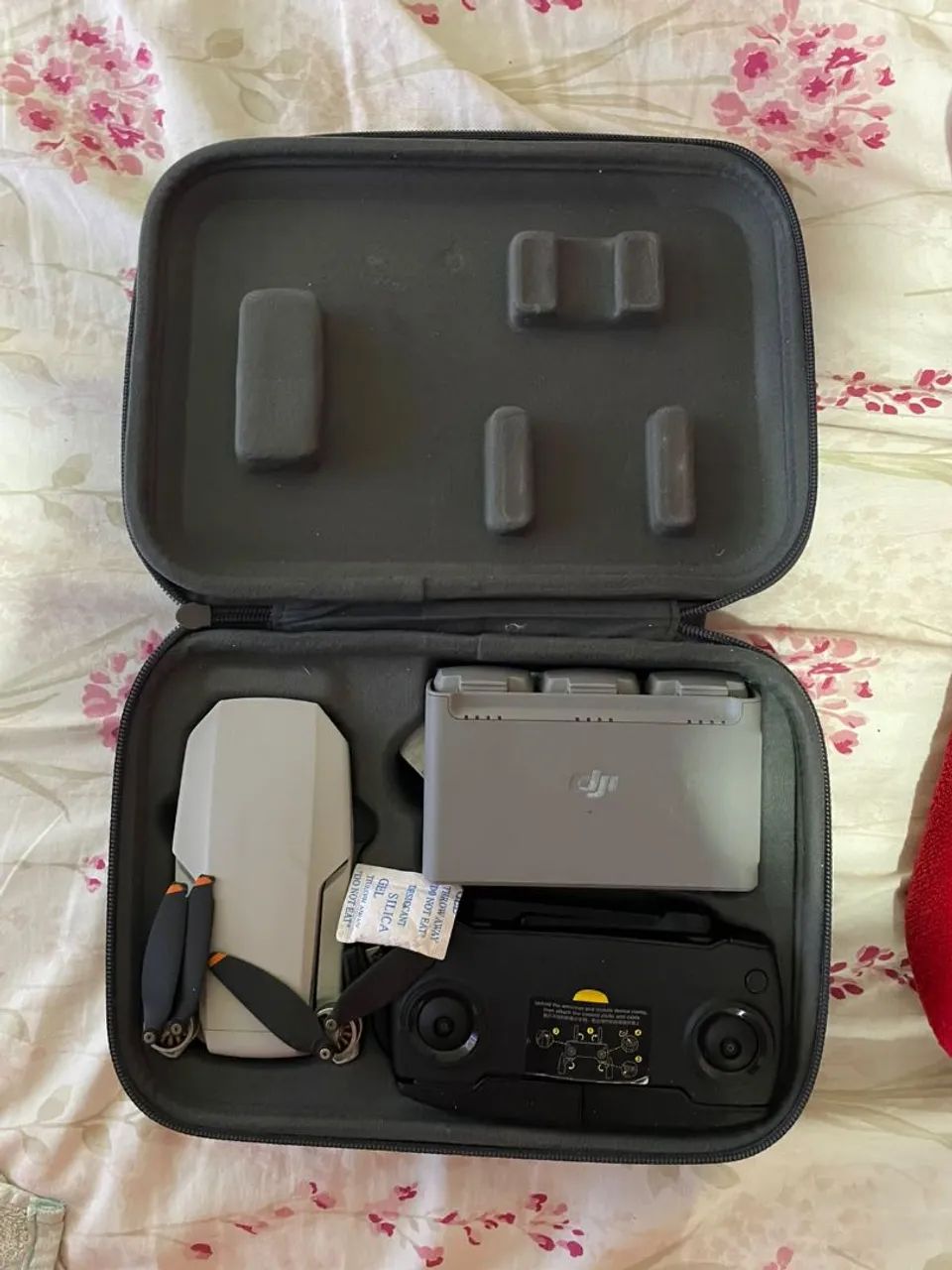 VENDO DRONE MINI SE COM KIT COMPLETO - Foto 2