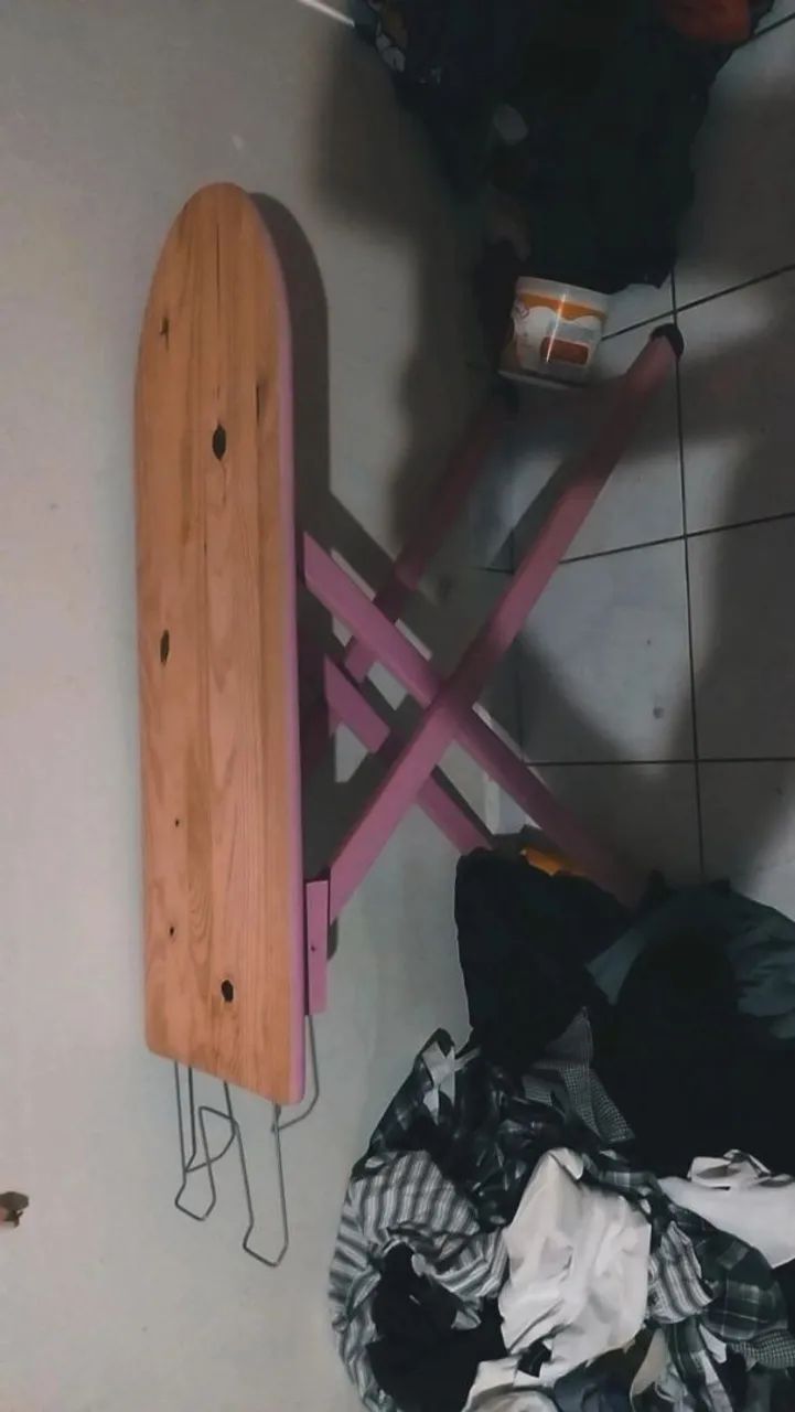 VENDE-SE BANCADA E MESA DE PASSAR ROUPA. - Foto 2