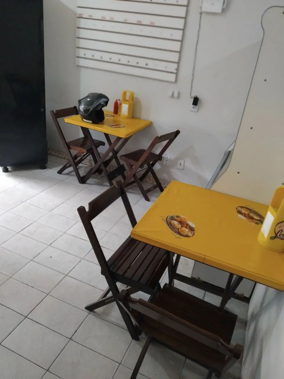 Vendo 4 jogos de mesas pra comércio e uma vasca de Paes  - Foto 2