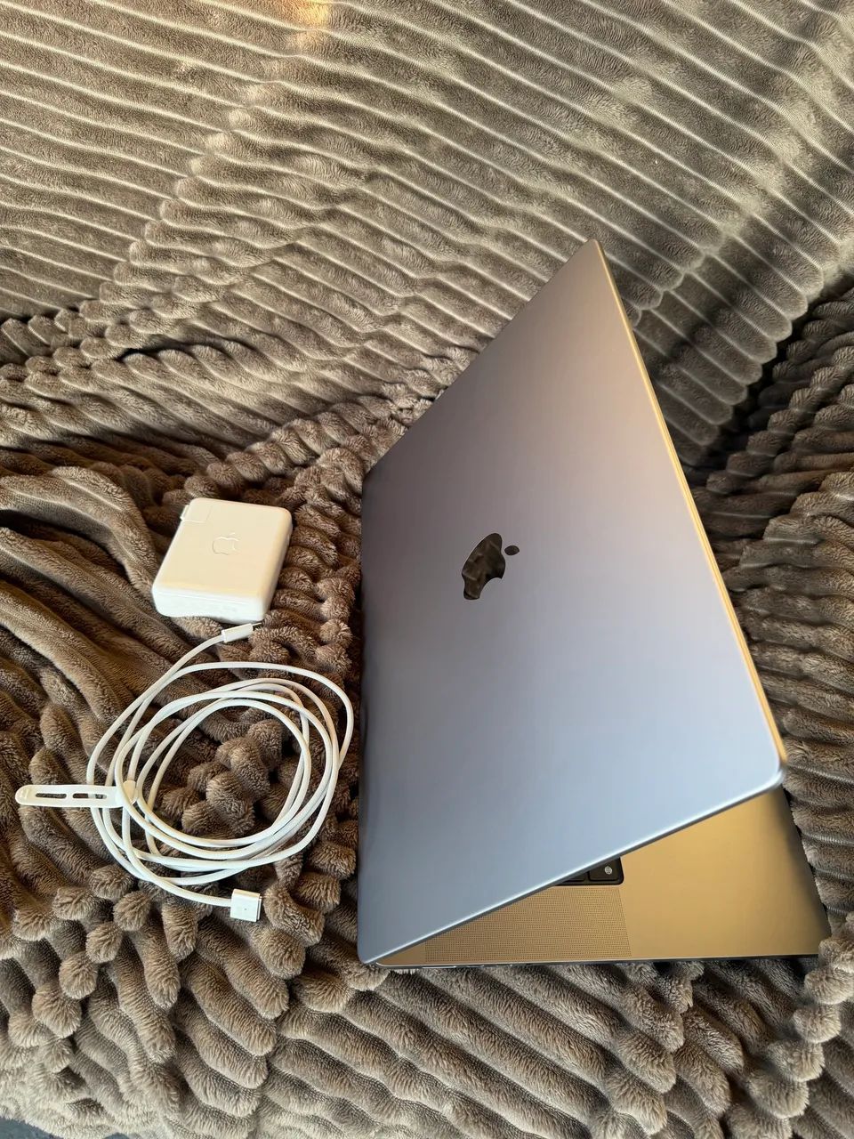 MacBook 2021 M1 Pro 32 GB RAM 1TD HD - Foto 3
