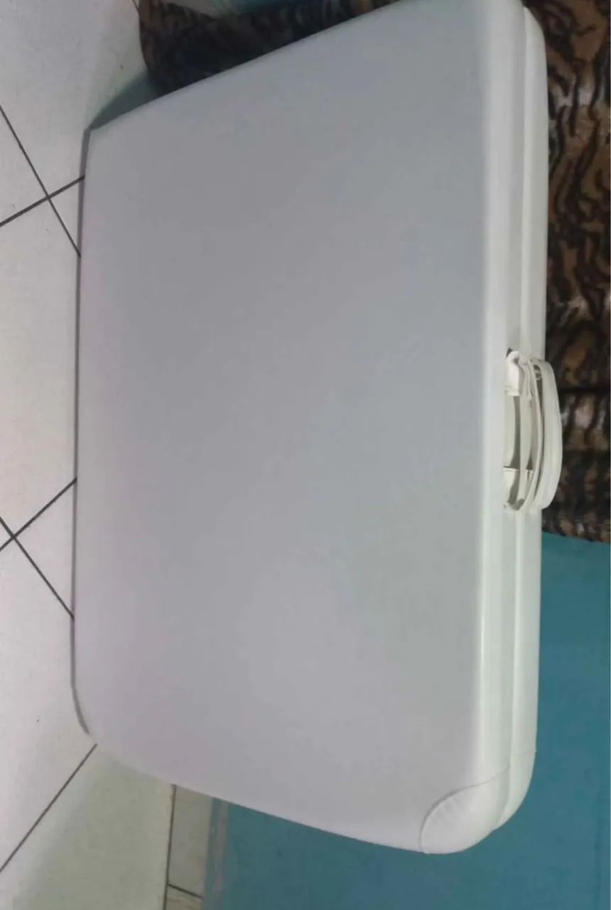 Vende-se maca para massagem 