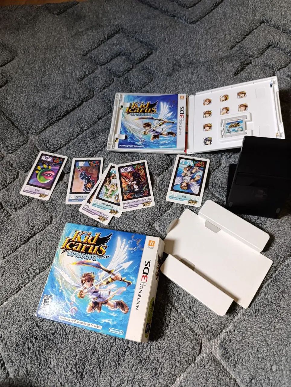 Kid Icarus 3ds com luva, suporte e cartas - Foto 2