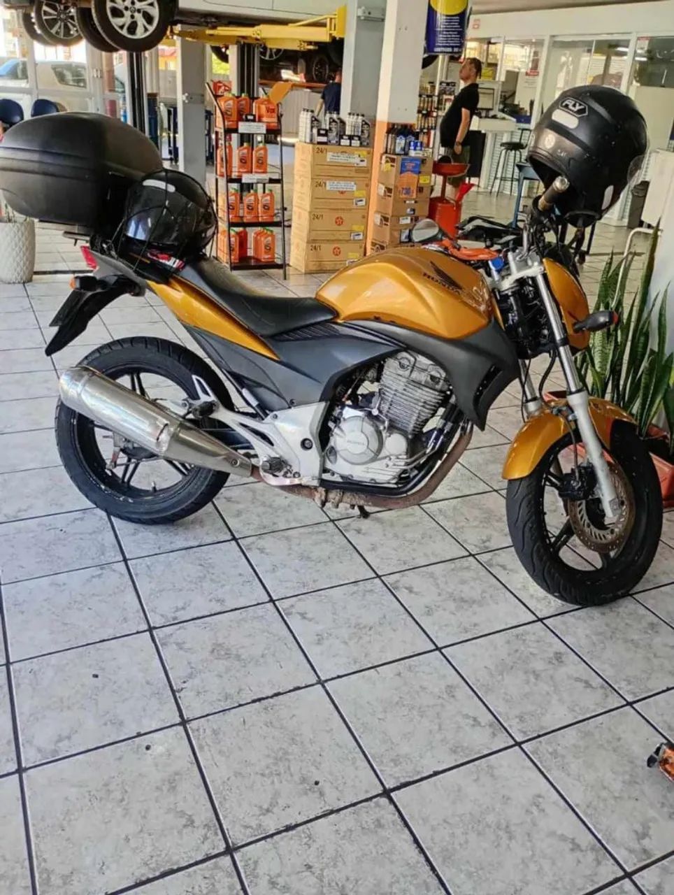 Honda CB 300 2011 Dourada  - Foto 3