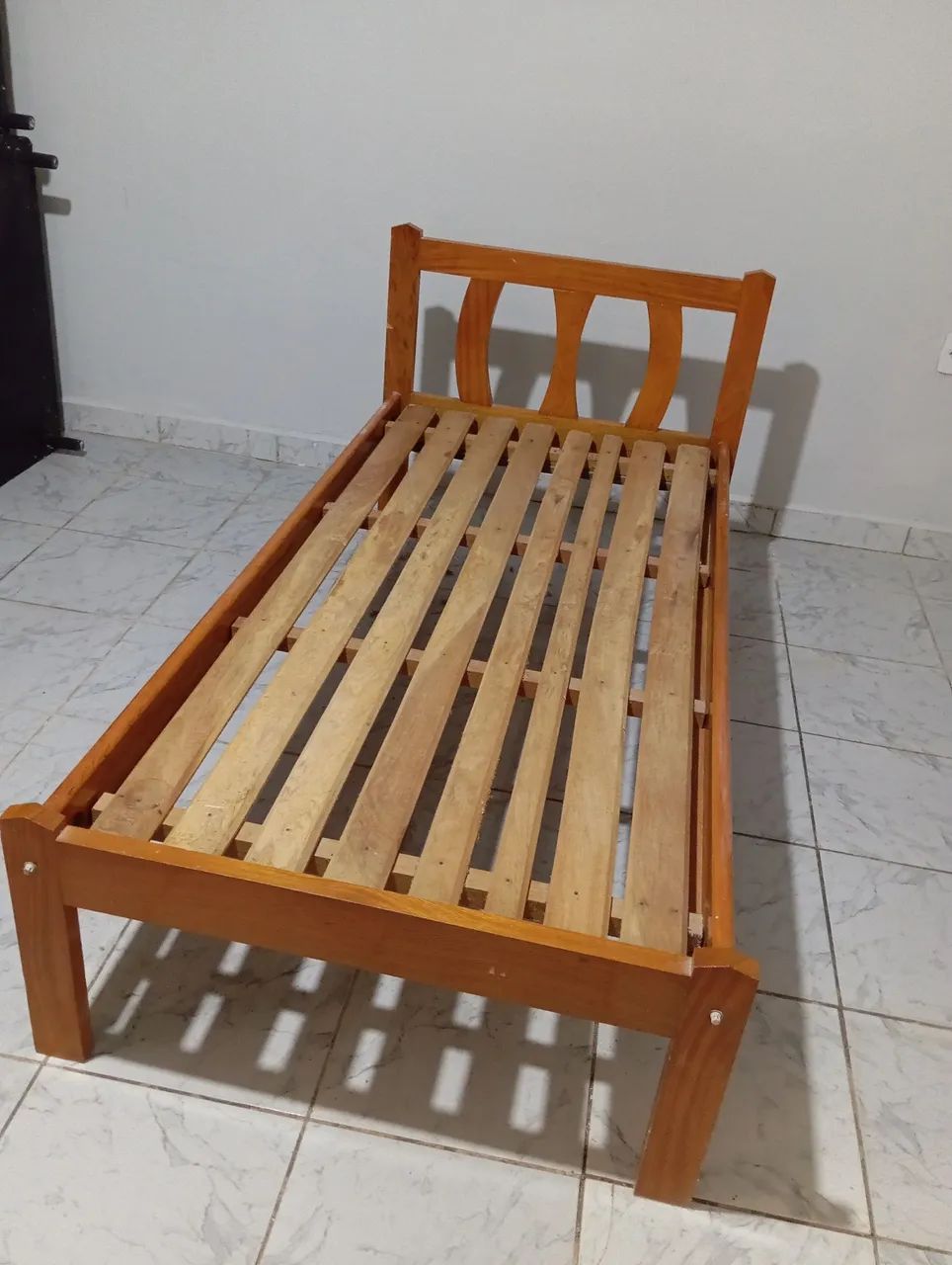 Vendo está cama de solteiro 