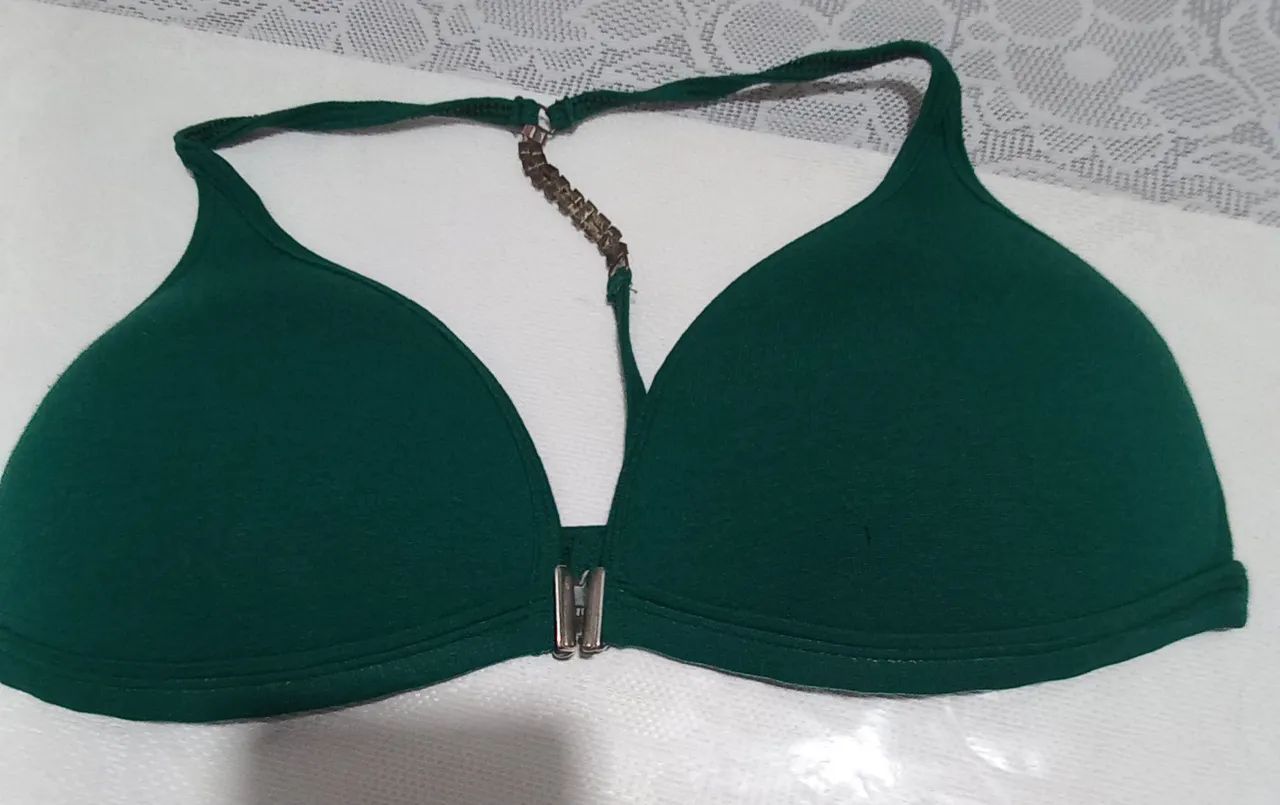 Um bustiam  verde  com pedras tamanho  gg