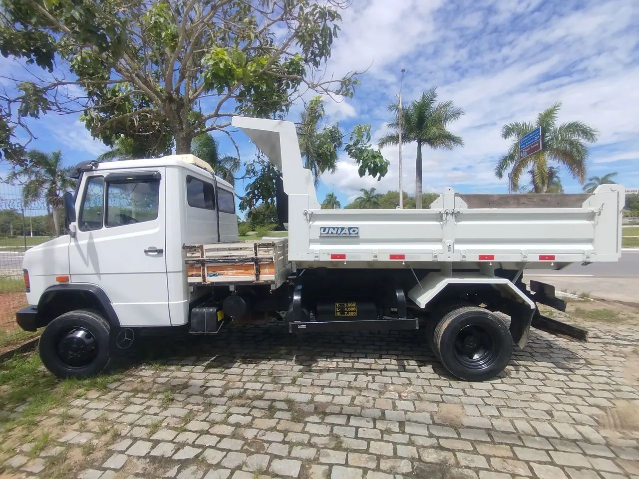 Mercedes Benz 710 Plus