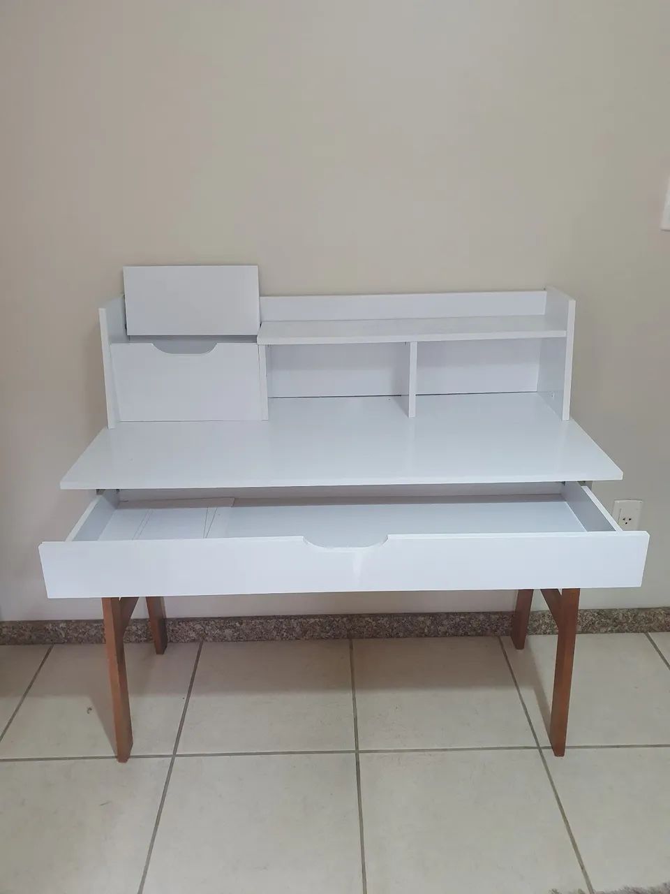 Vendo mesa de escrivaninha/penteadeira com nicho - Foto 5