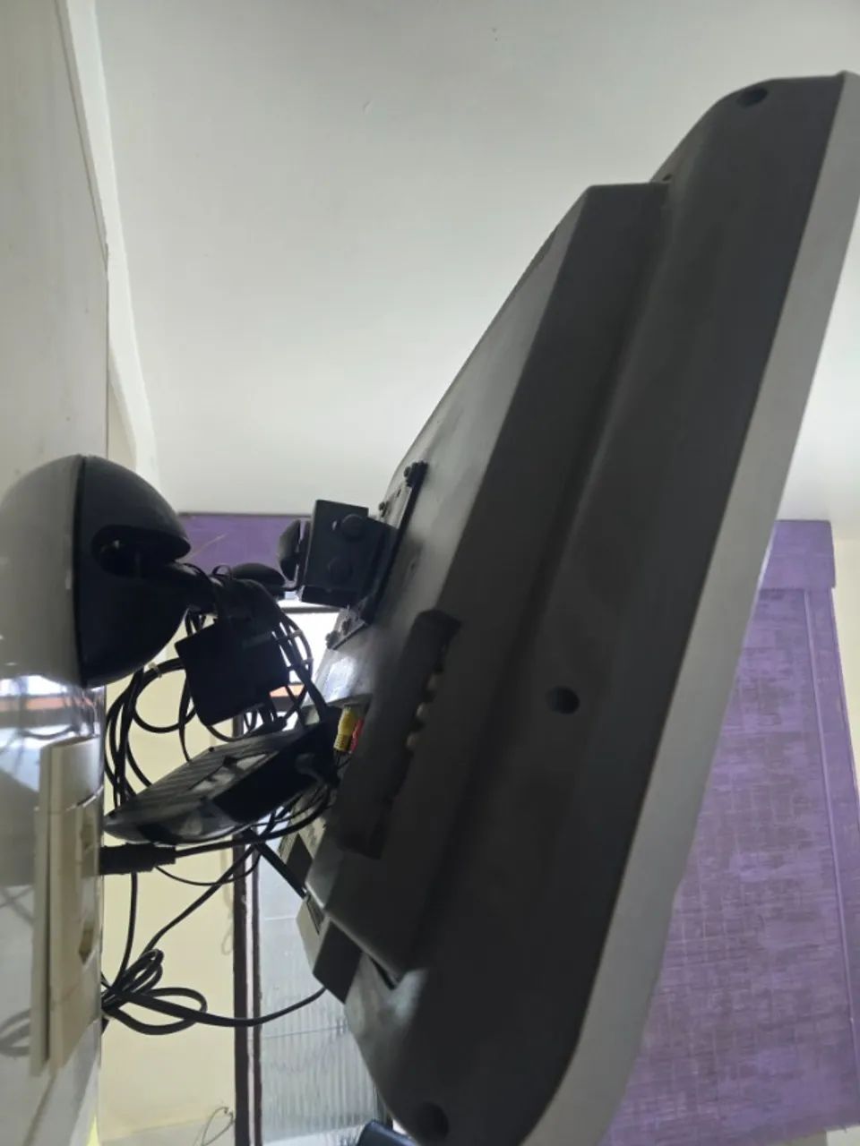 Televisão Phillips 25 polegadas de instalação em parede. Ano de fabricação 2004. - Foto 2